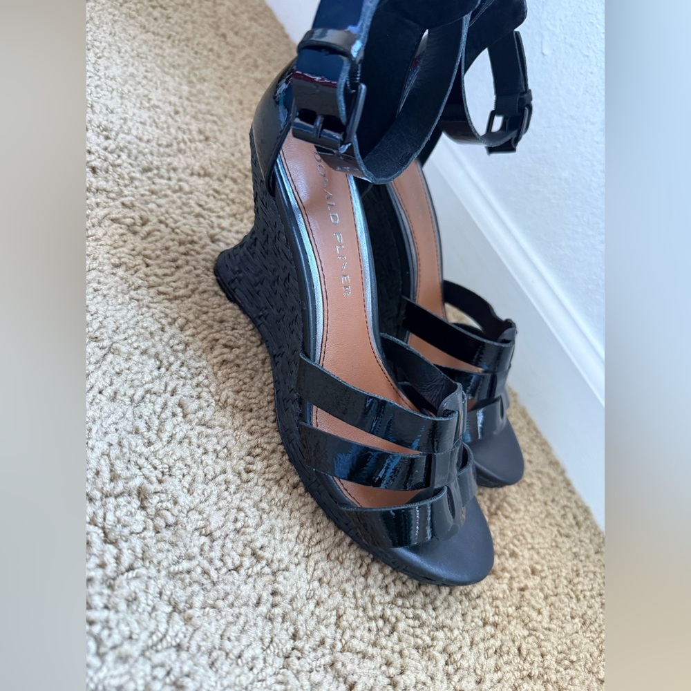 Donald Pliner Women's Ankle Strap Wedge Sandals SZ 7